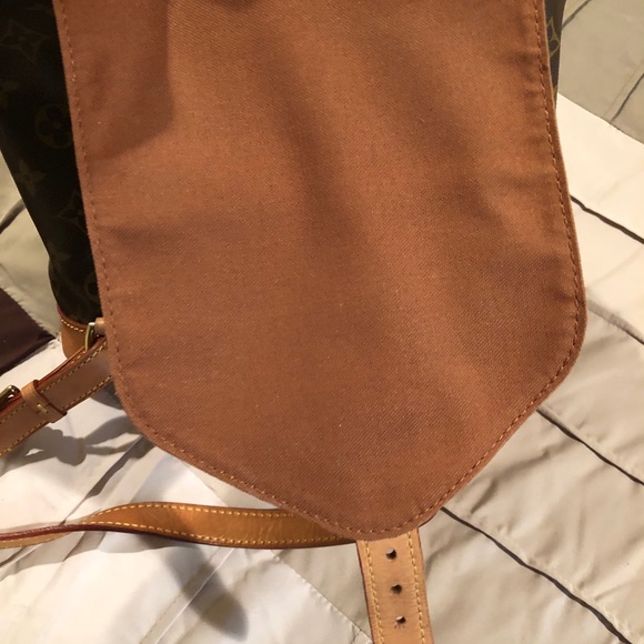 Auth. Like New Louis Vuitton GM backpack - Picture 10 of 11